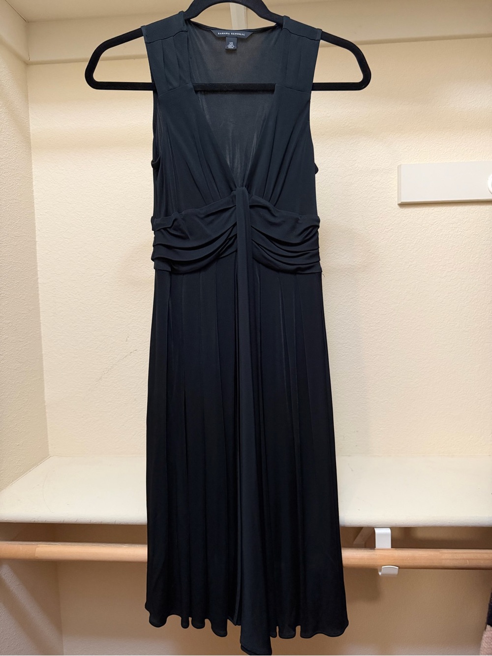 Banana Republic‎ Sleeveless Deep V-Neck Pleated Midi Dress XS